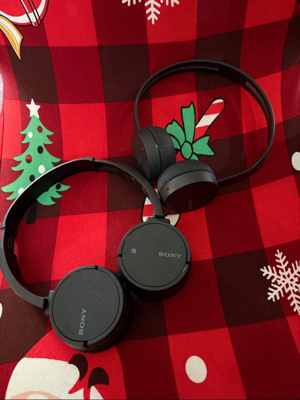 Bundle Sony Black Wireless On-Ear Headphones Pair